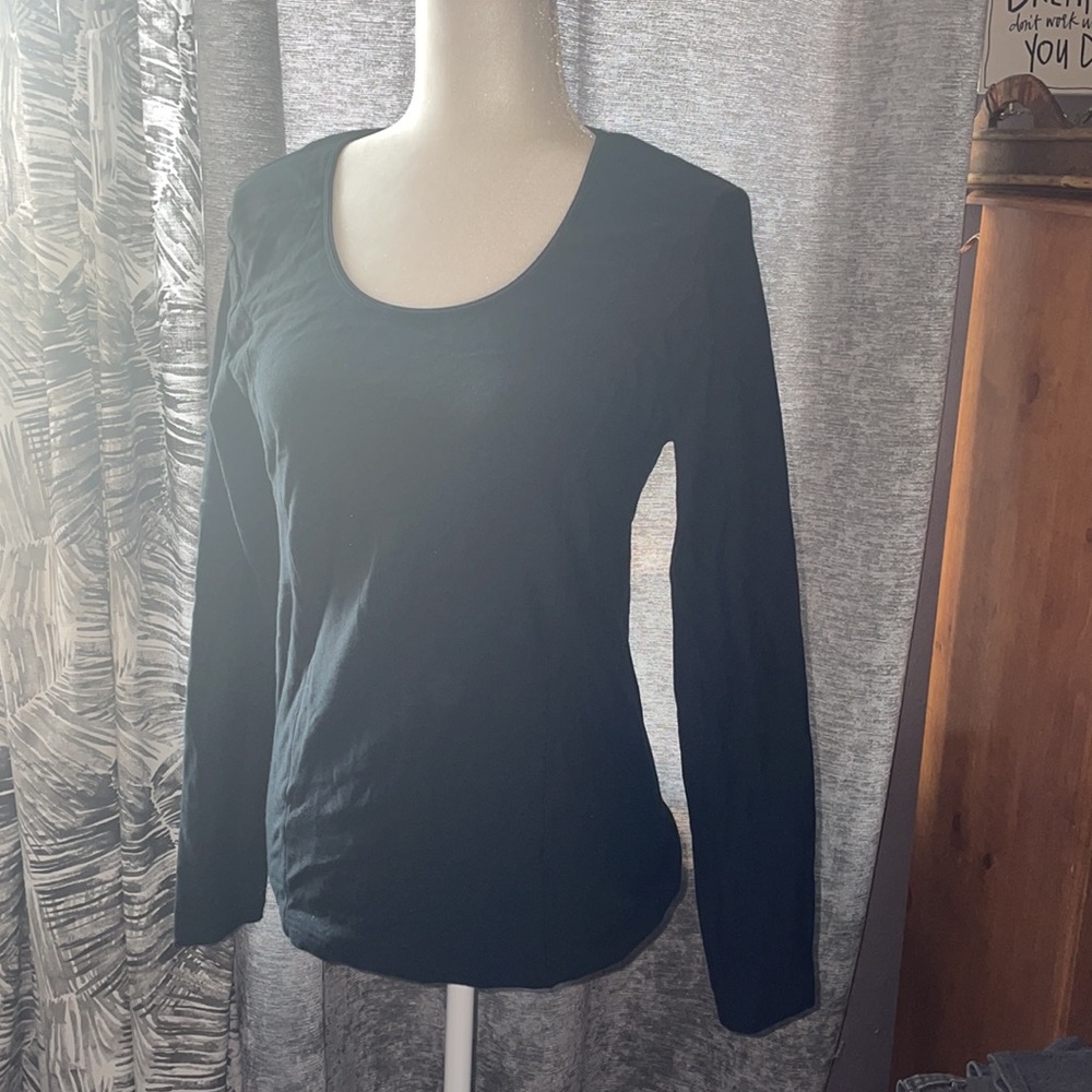 Ekouaer athletic long sleeve smoke and pet friendly